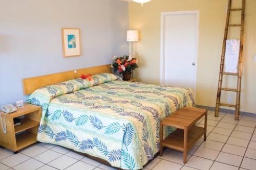 Flamingo Bay Hotel and Marina bedroom2