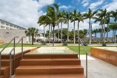 Memories Grand Bahama Beach Resort All Inclusive hot tubs